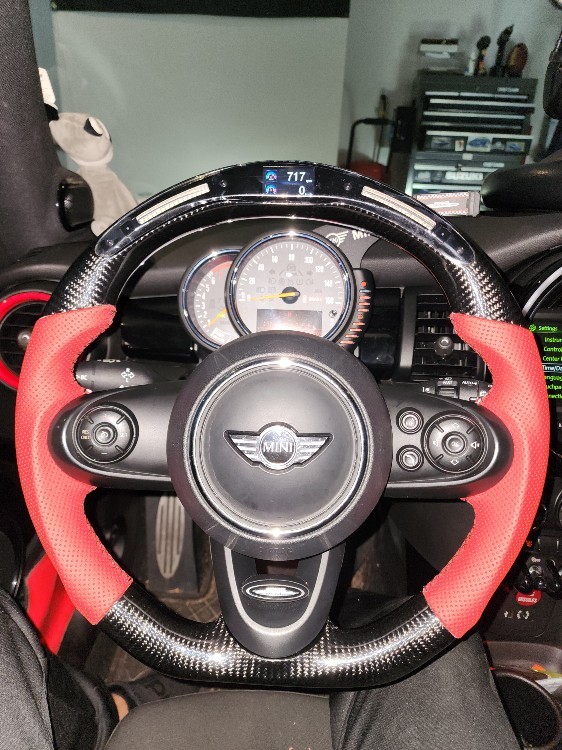 Sophie Laurent's MINI Cooper S steering wheel