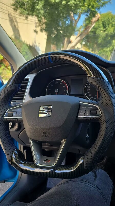 Carlos Fernandez's SEAT Leon Cupra steering wheel